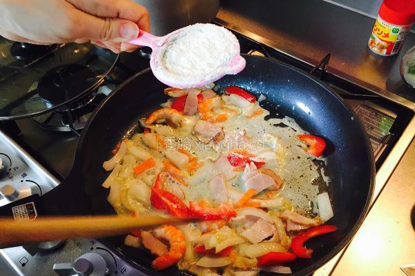 虾仁培根芝士焗饭的做法图解5