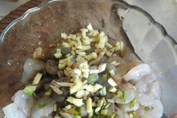 虾仁三丁的做法图解2