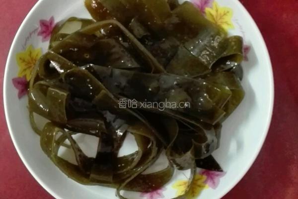 胡萝卜炒海带丝的做法图解1