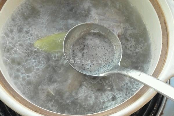 山药玉米排骨汤的做法图解4