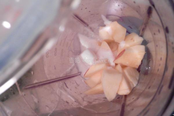 牛奶苹果汁的做法图解3