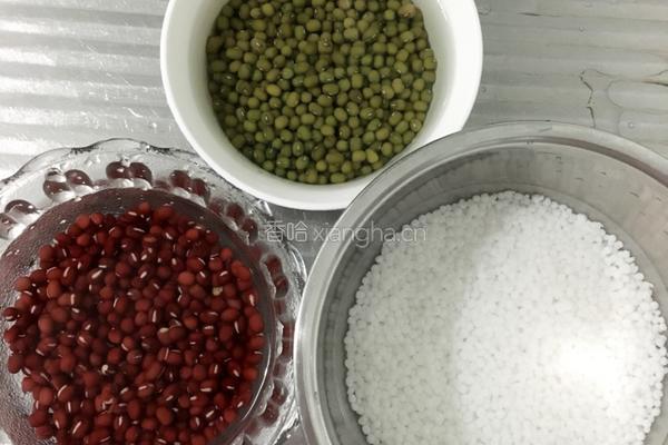 红豆绿豆西米露的做法图解1