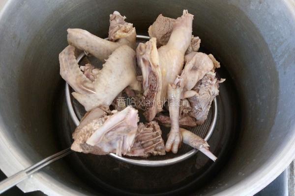 药膳鸽子汤的做法图解3
