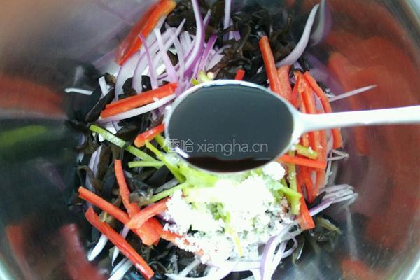 木耳拌洋葱的做法图解7