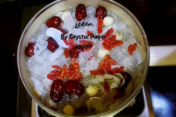红枣银耳莲子汤的做法图解10