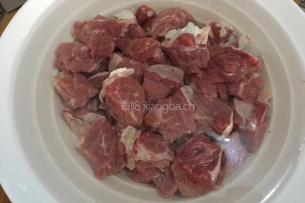 咖喱牛肉炖土豆的做法图解1