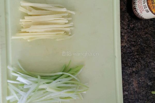 清蒸黄花鱼的做法图解1