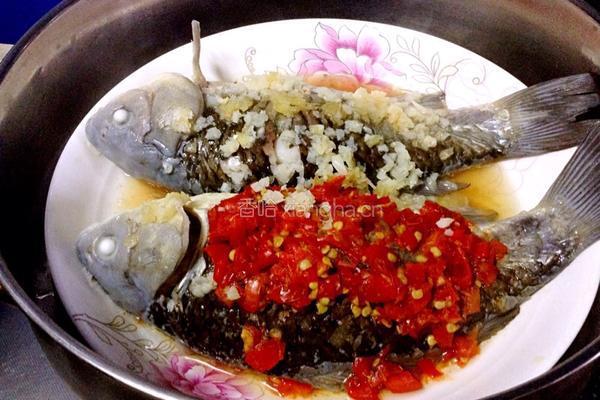 剁椒鲫鱼的做法图解13
