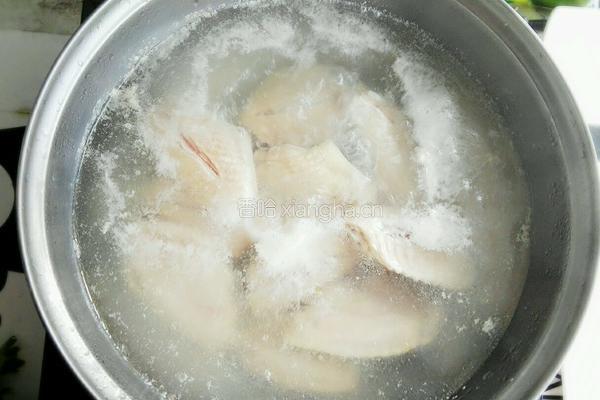 干锅鸡翅虾的做法图解1