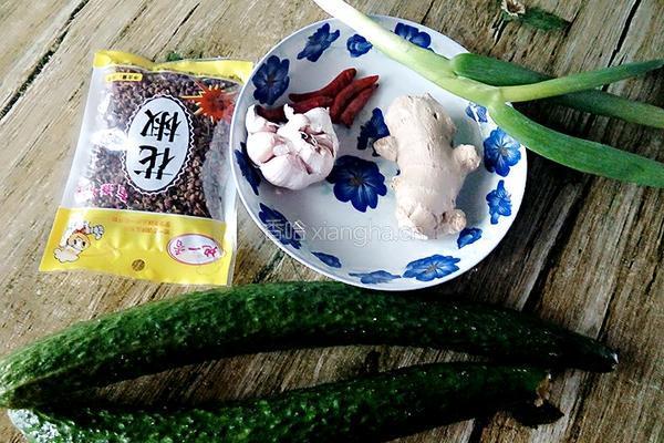 辣炝黄瓜的做法图解1