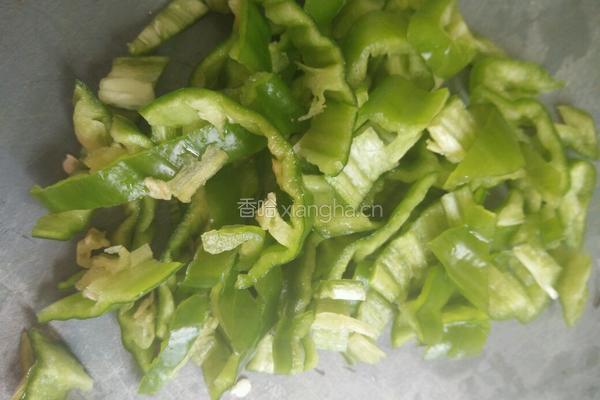 青椒炒菇的做法图解3