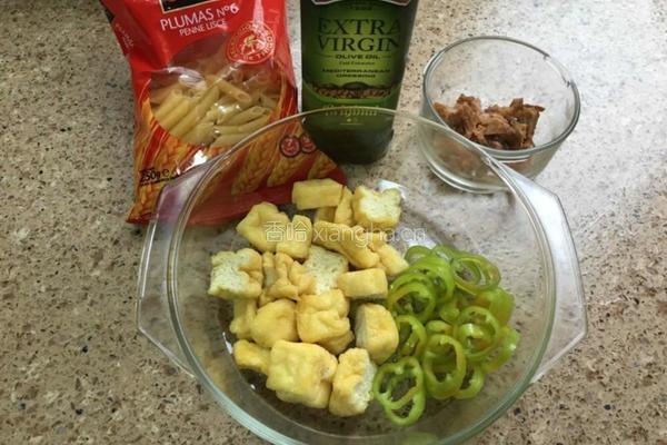 豆泡凤尾鱼意大利斜管面的做法图解1