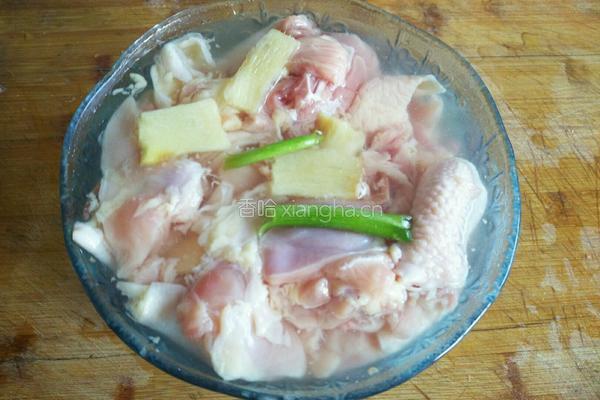 土豆炖鸡块的做法图解2
