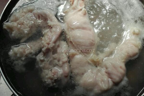青椒炒肥肠的做法图解2