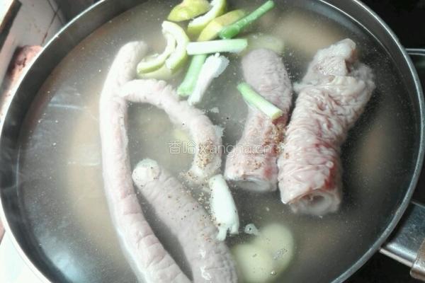 青椒炒肥肠的做法图解4