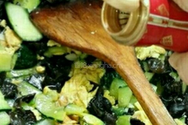 木耳黄瓜炒鸡蛋的做法图解7