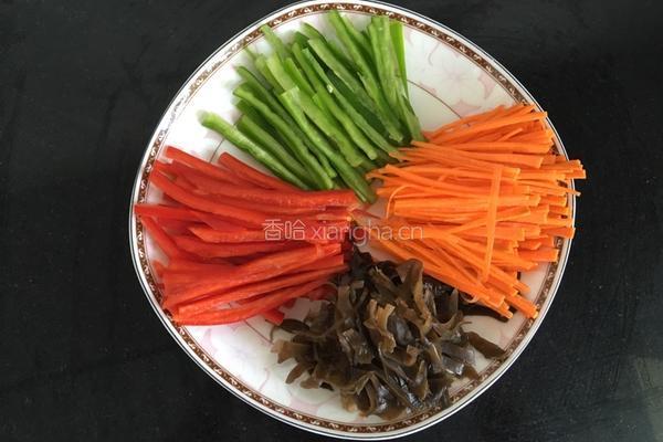 五彩茭白的做法图解2