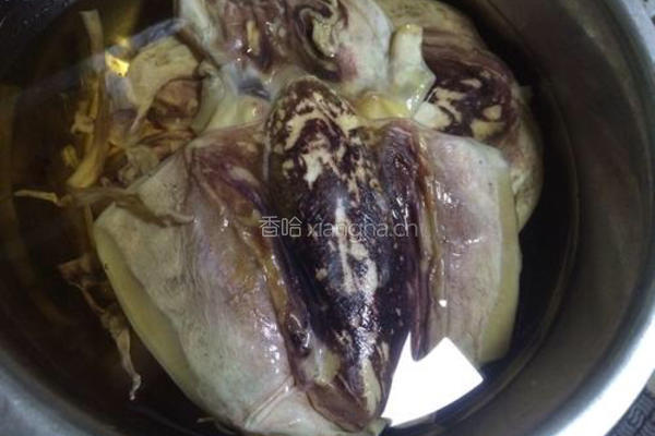 炖墨鱼排骨汤的做法图解1