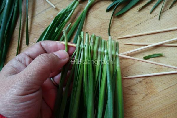 煎韭菜串（烧烤风味）的做法图解3