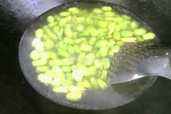 蚕豆米炒鸡蛋的做法图解1
