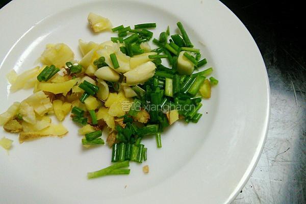 蚕豆米炒鸡蛋的做法图解2