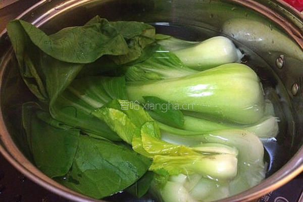 木耳炒油菜的做法图解2