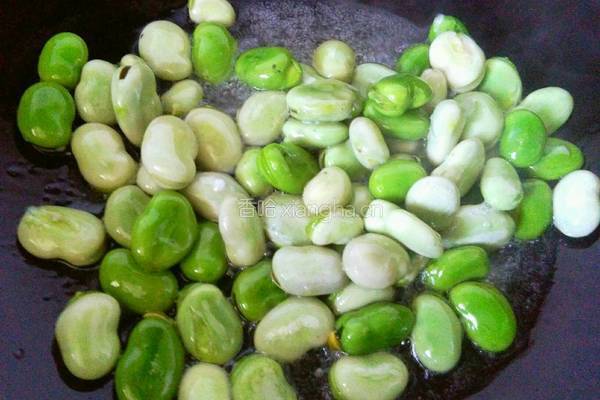 蚕豆炒韭菜的做法图解6