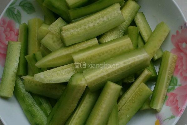 酸辣腌黄瓜的做法图解2