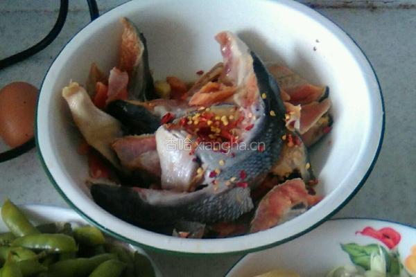 蒸大马哈鱼块的做法图解1