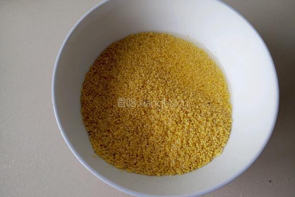 紫薯山药粥的做法图解1
