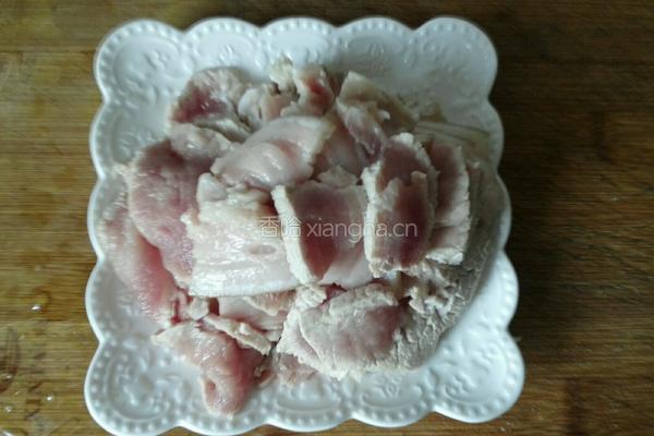 五花肉炒蒜苔的做法图解2