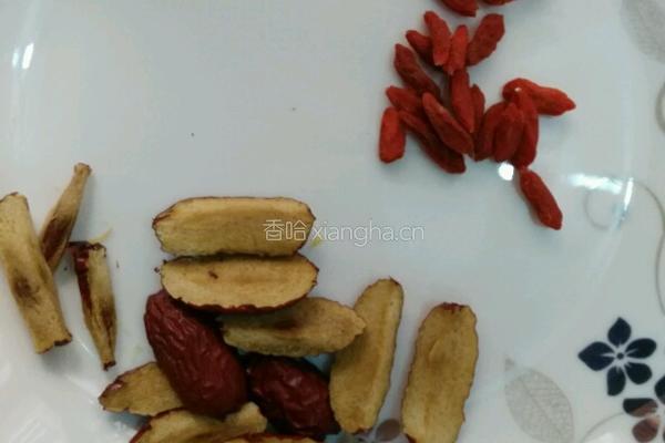 银耳莲子汤的做法图解4