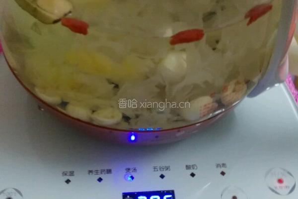 银耳莲子汤的做法图解8