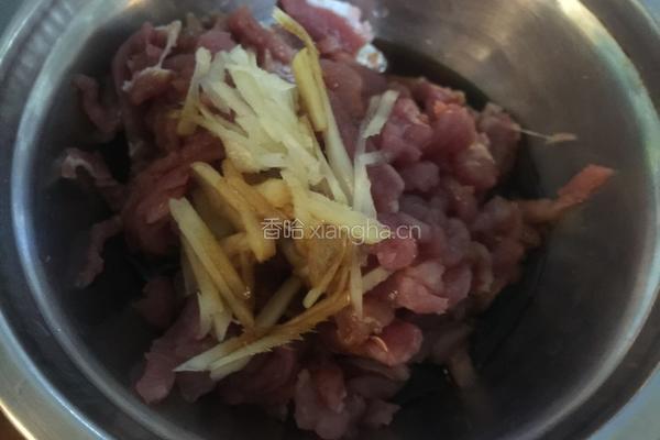 芹菜肉丝的做法图解1