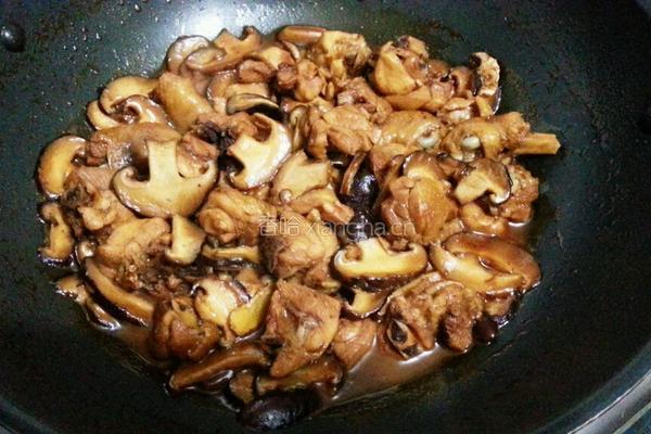 香菇炒鸡的做法图解7
