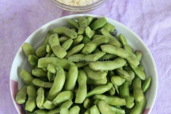 麻辣凉拌毛豆的做法图解2