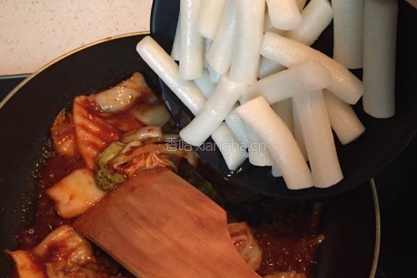 泡菜炒年糕的做法图解6
