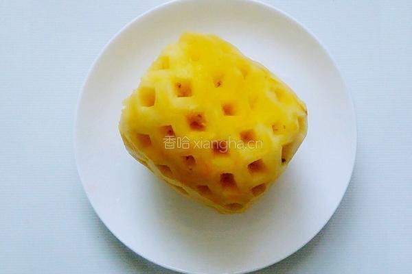 五彩菠萝炒饭的做法图解1