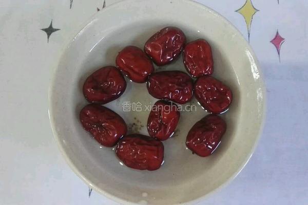 苹果银耳红枣汤的做法图解2