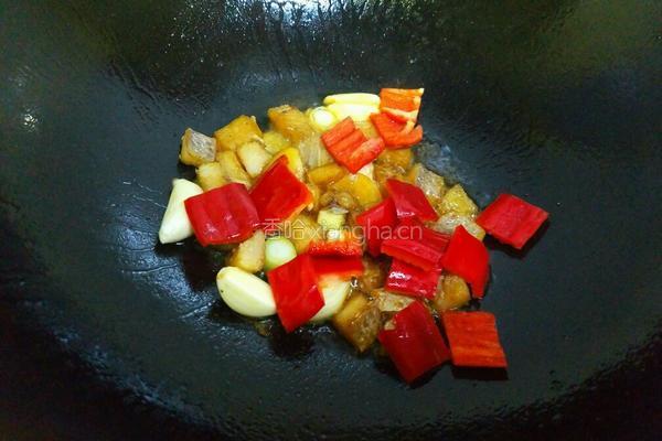 咸鱼烧茄子的做法图解8