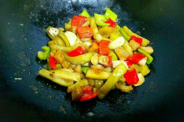 咸鱼烧茄子的做法图解11