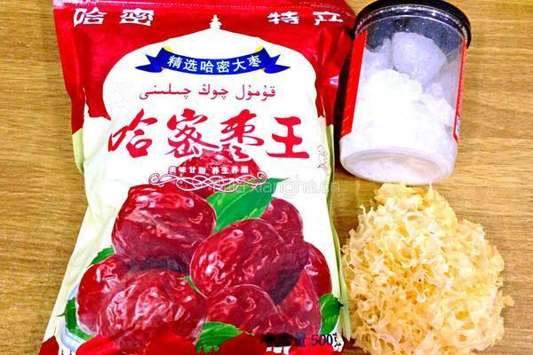 冰糖银耳红枣汤的做法图解1