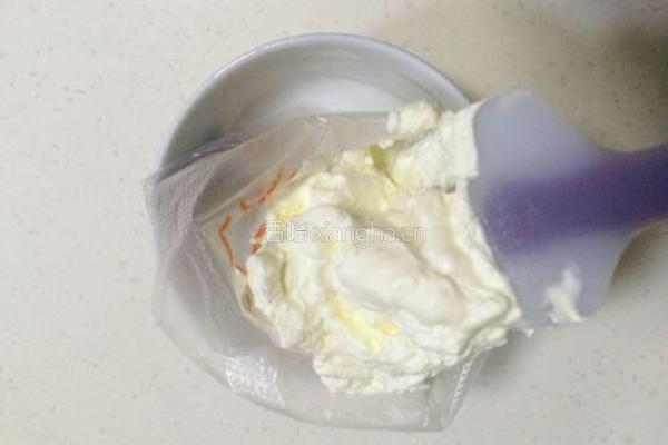 红丝绒戚风杯子蛋糕的做法图解24