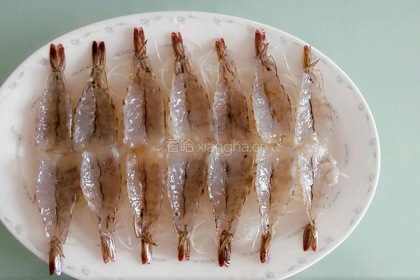 蒜蓉虾蒸粉丝的做法图解2