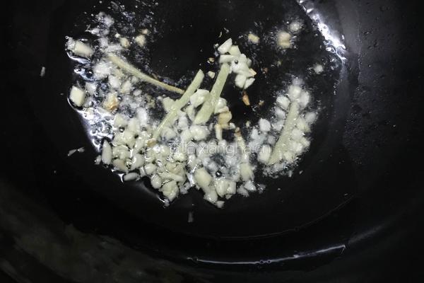 蒜香青蚕豆的做法图解3