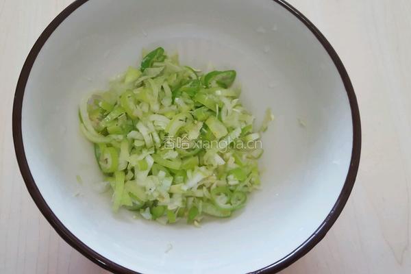 玉米面野菜团的做法图解3