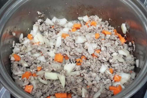 牛肉番茄沙司意大利面的做法图解4