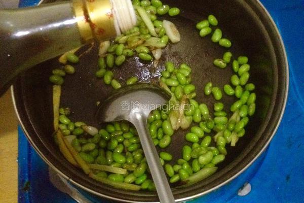 青椒炒毛豆的做法图解5