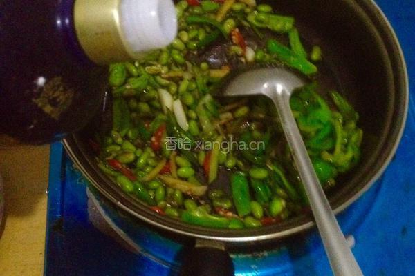 青椒炒毛豆的做法图解7