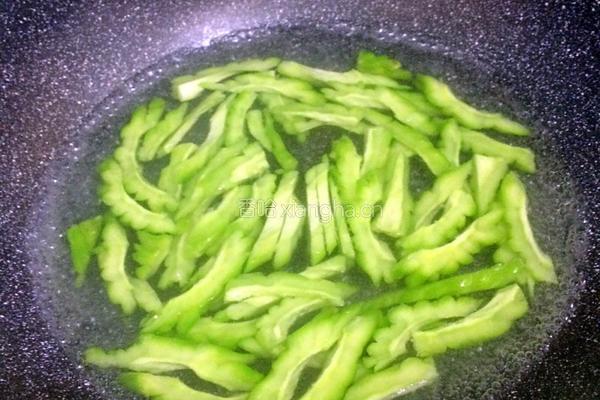 炒苦瓜的做法图解3